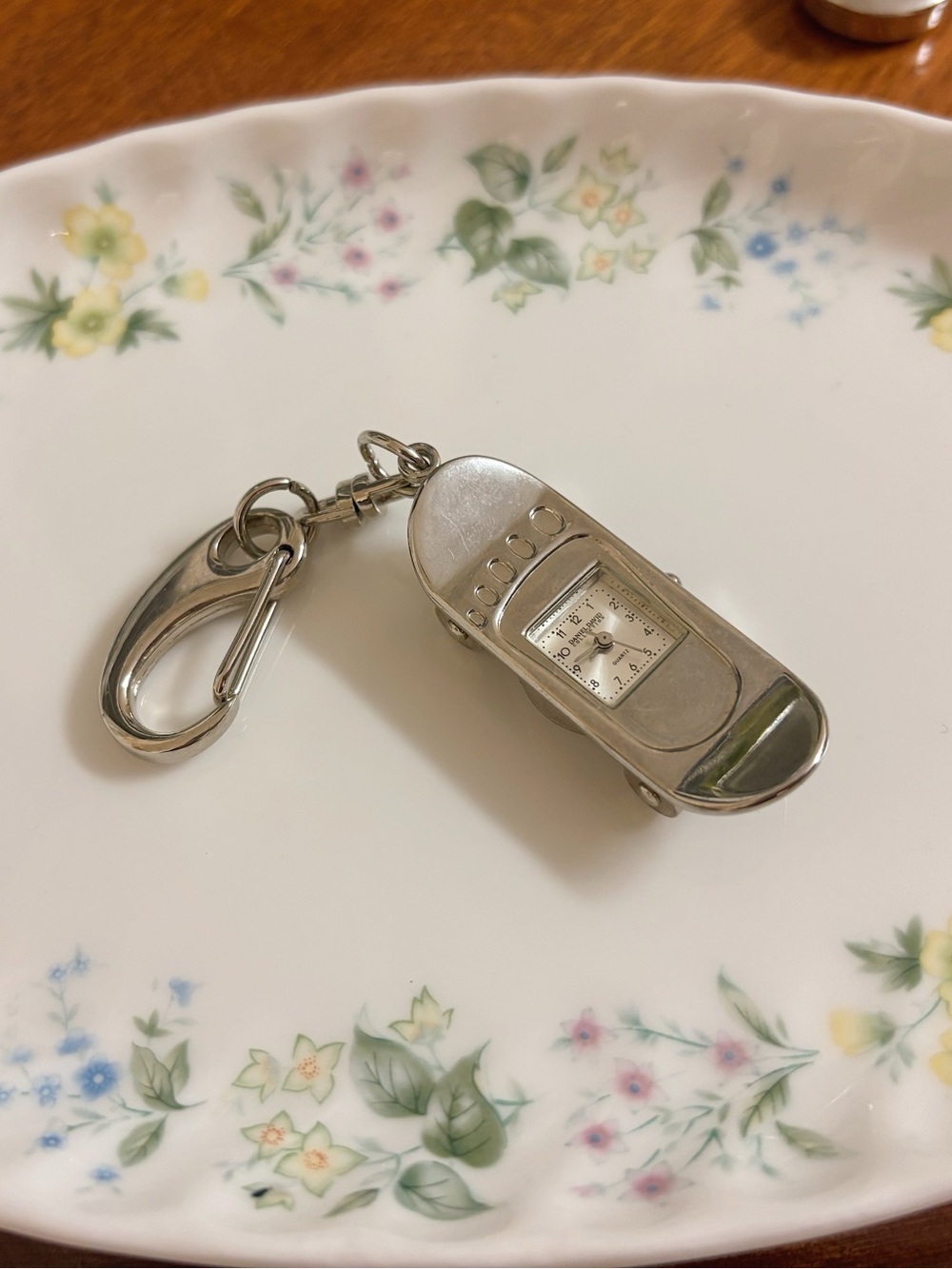 Skateboard Clock Keychain